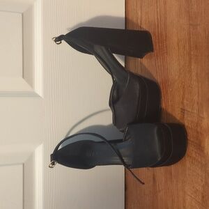 Platform heals satin